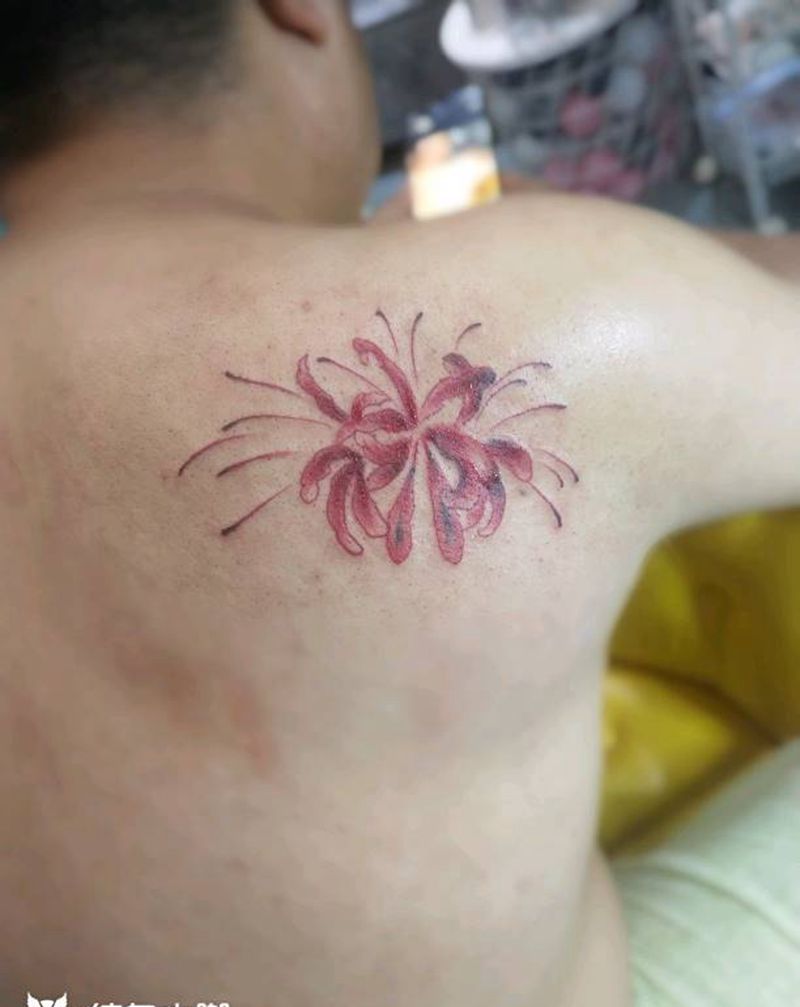 彼岸花纹身图片_背部纹身图案