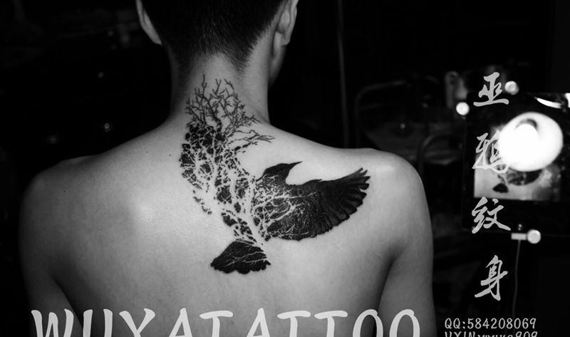 乌鸦花脸英文纹身图片_成品肩部手臂手部欧美清新动物植物字符纹身图案