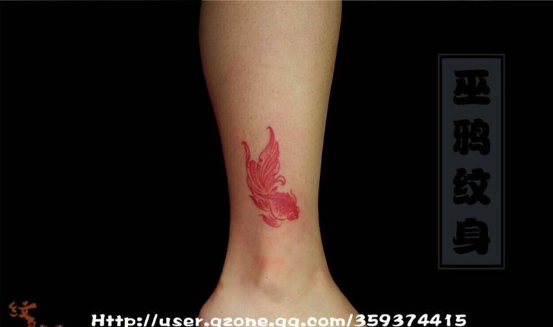 金鱼纹身图片_脚部新传统老传统纹身图案