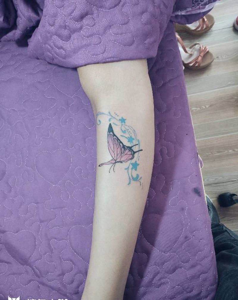 蝴蝶纹身图片_腿部清新纹身图案