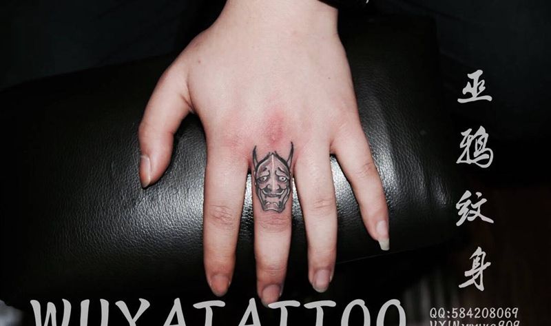 般若手枪日文猫樱花英文音符纹身图片_成品肩部背部手臂腰部传统字符植物动物清新纹身图案