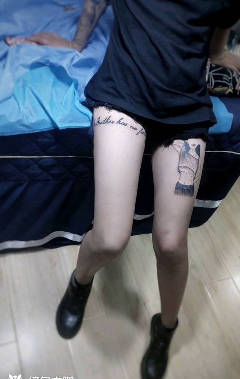 英文纹身图片_腿部花体字纹身图案