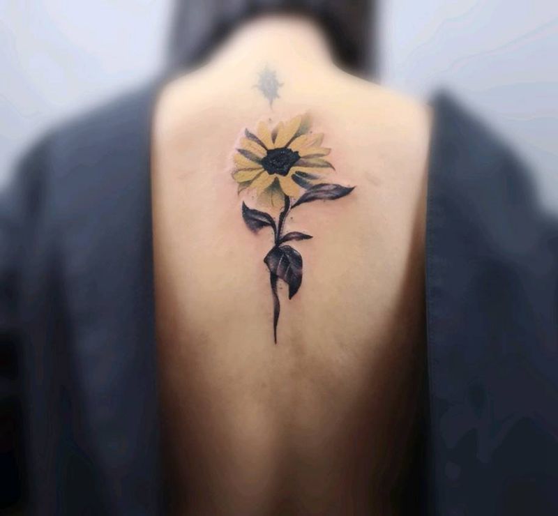 向日葵纹身图片_背部水彩纹身图案