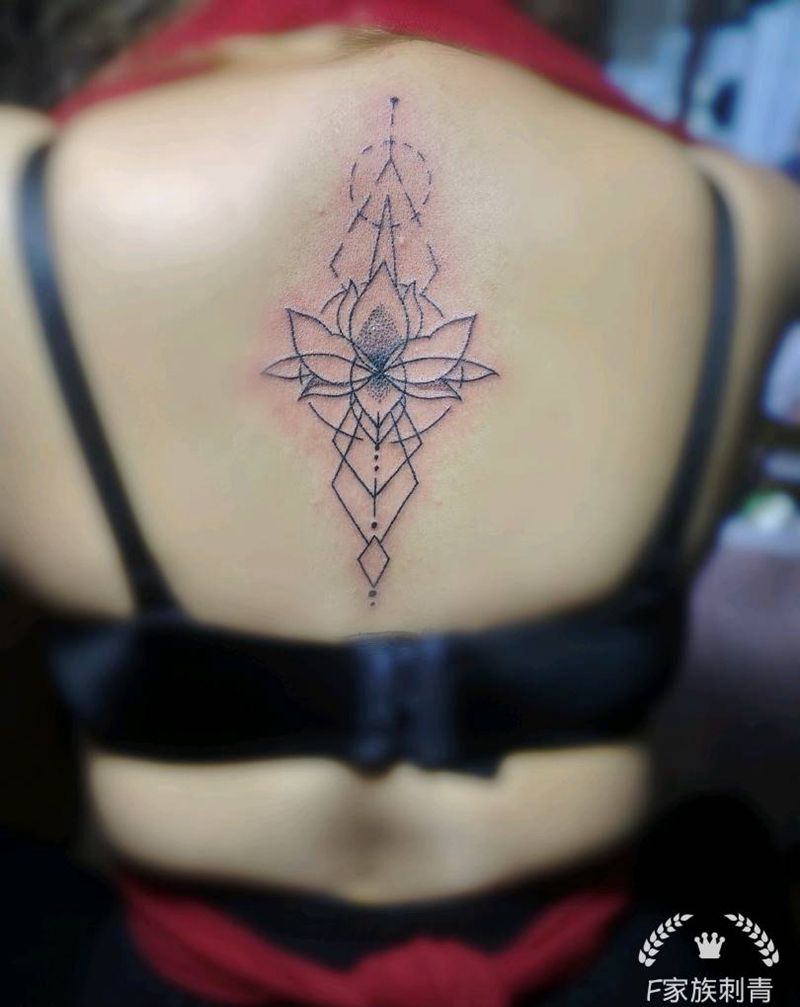 几何纹身图片_背部纹身图案