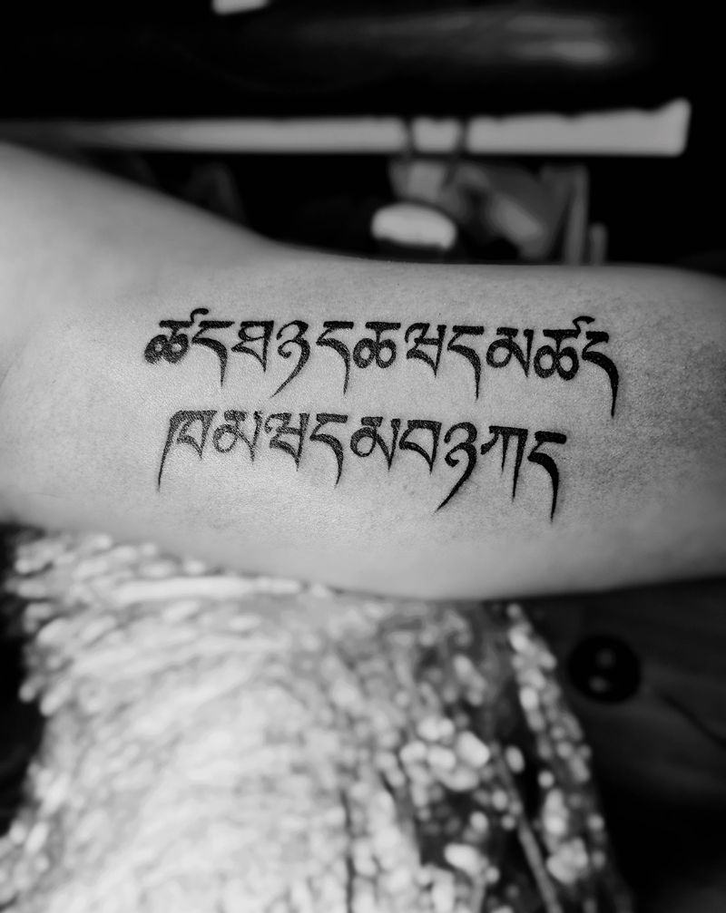 藏文纹身图片_手臂纹身图案