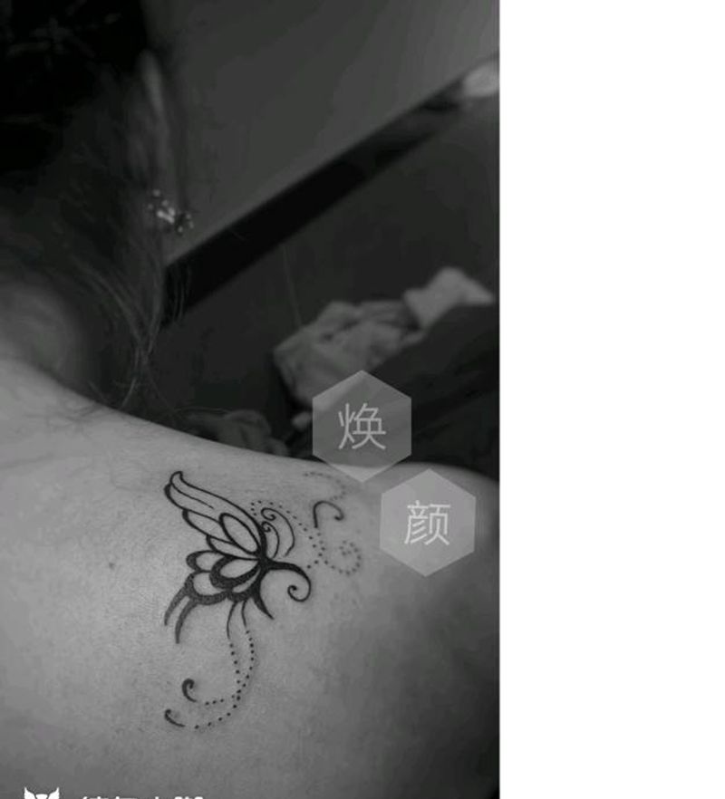 情怀纹身图片_肩部老传统纹身图案