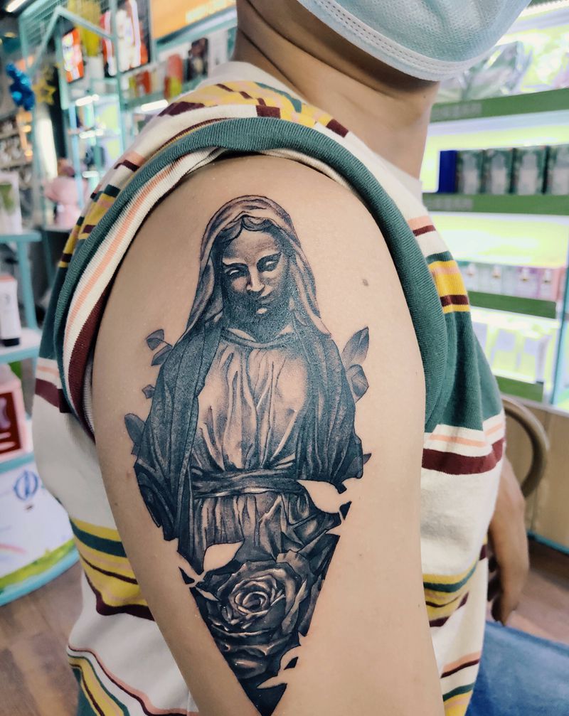 圣母纹身图片_手臂欧美写实纹身图案