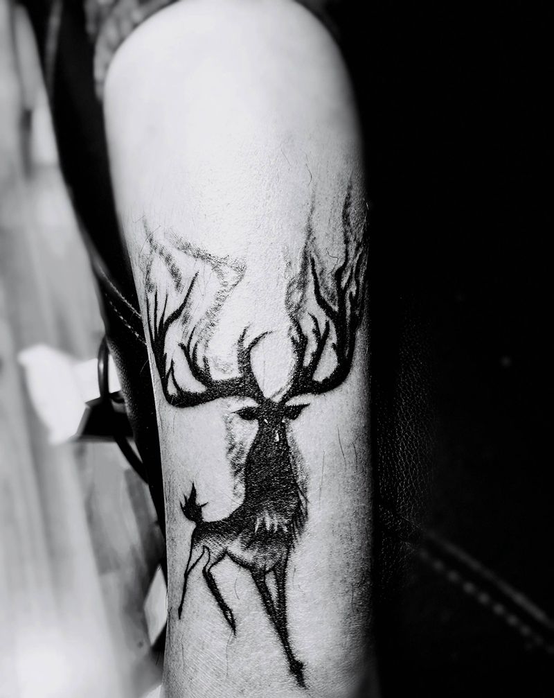 鹿纹身图片_脚部纹身图案