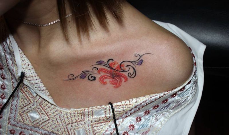 百合花纹身图片_胸部传统清新写实静物植物图腾纹身图案