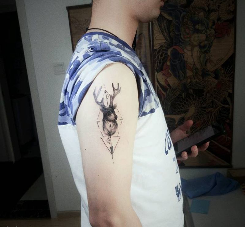 鹿头纹身图片_手臂清新动物纹身图案