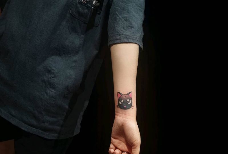 露娜猫纹身图片_手部New School纹身图案