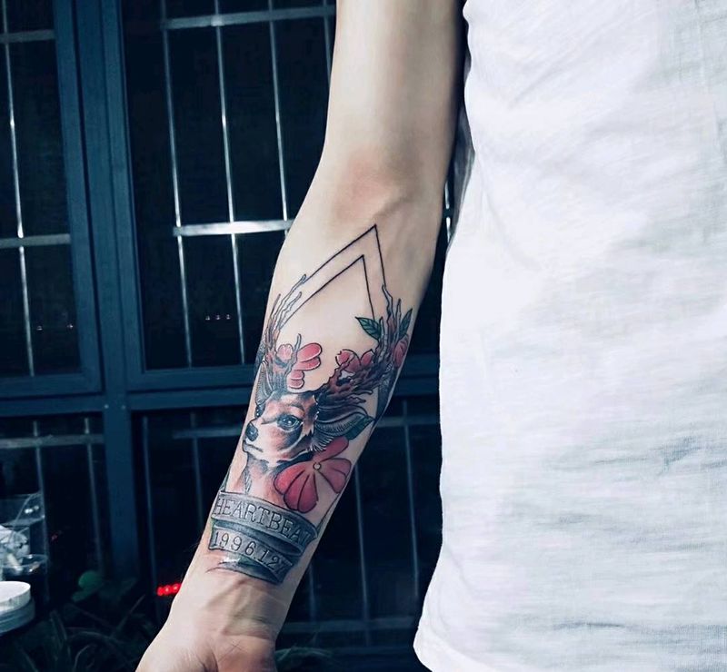 鹿纹身图片_手臂New School鹿纹身图案