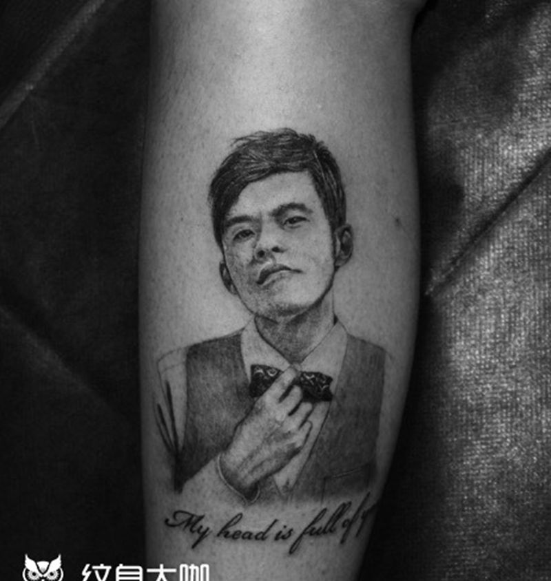 周杰伦纹身图片_成品腿部写实人物肖像纹身图案