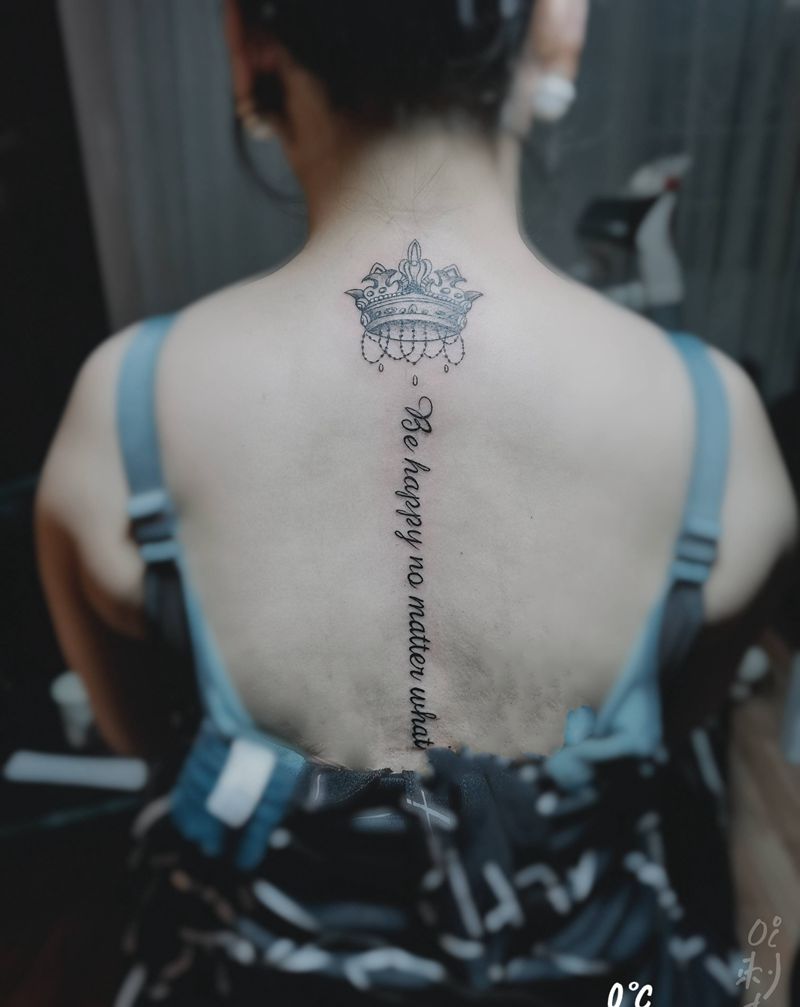 皇冠纹身图片_背部纹身图案