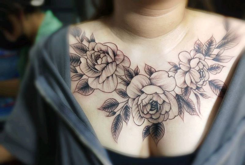 花胸纹身图片_胸部纹身图案