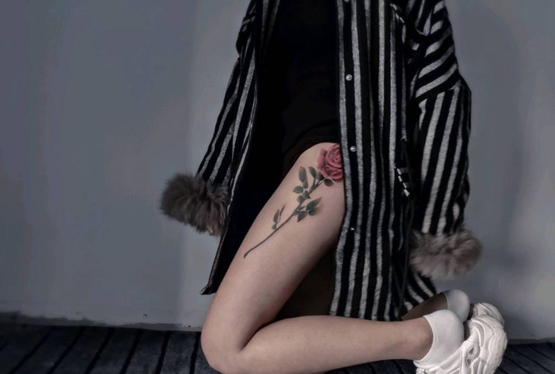 玫瑰纹身图片_腿部老传统纹身图案