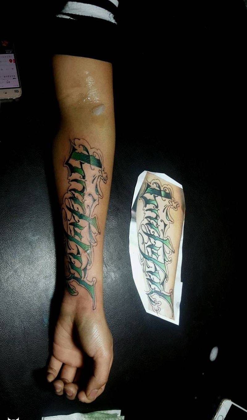 花体英文纹身图片_手臂清新字符奇卡诺英文成品手稿纹身图案