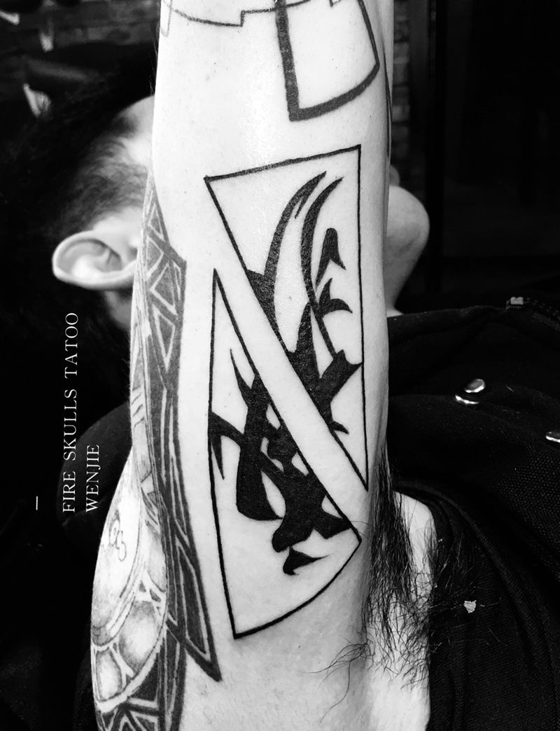 疚•戒纹身图片_成品手稿手部手臂字符火骷髅自贡国画纹身图案