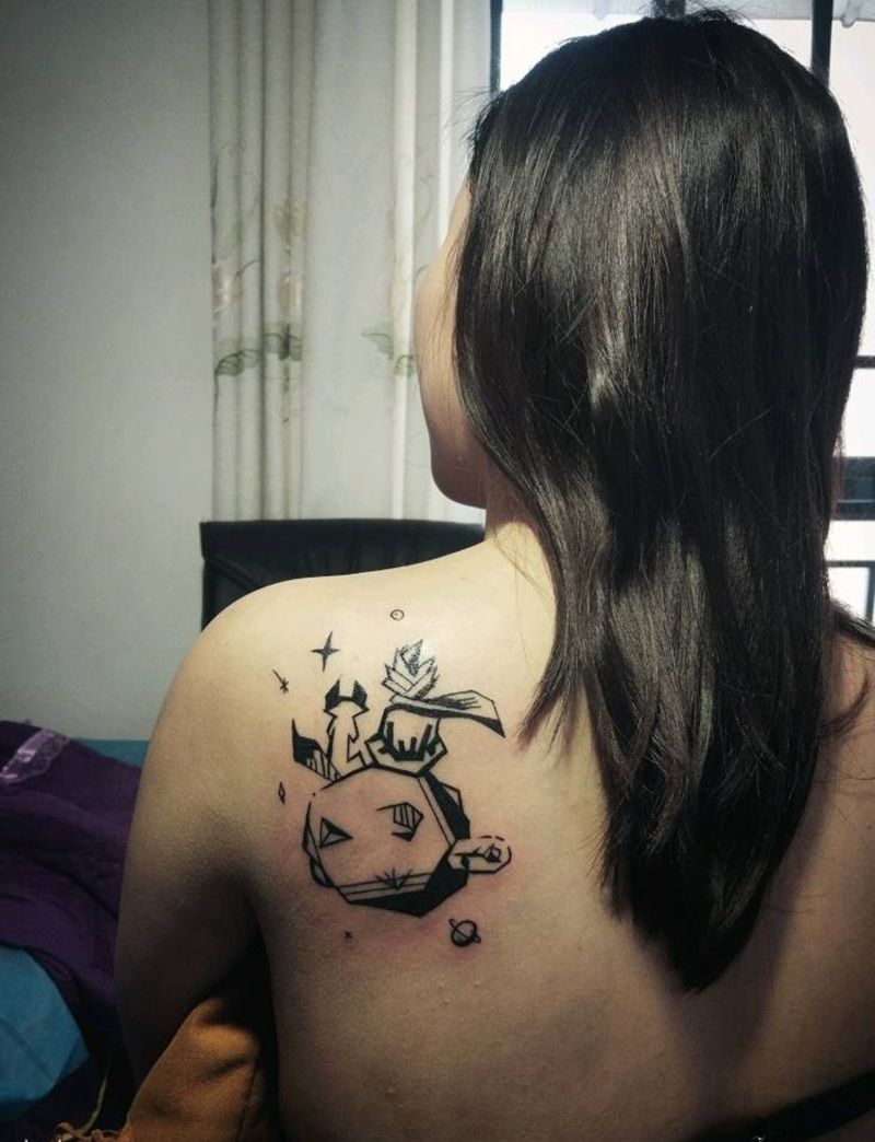 卡通纹身图片_背部清新纹身图案