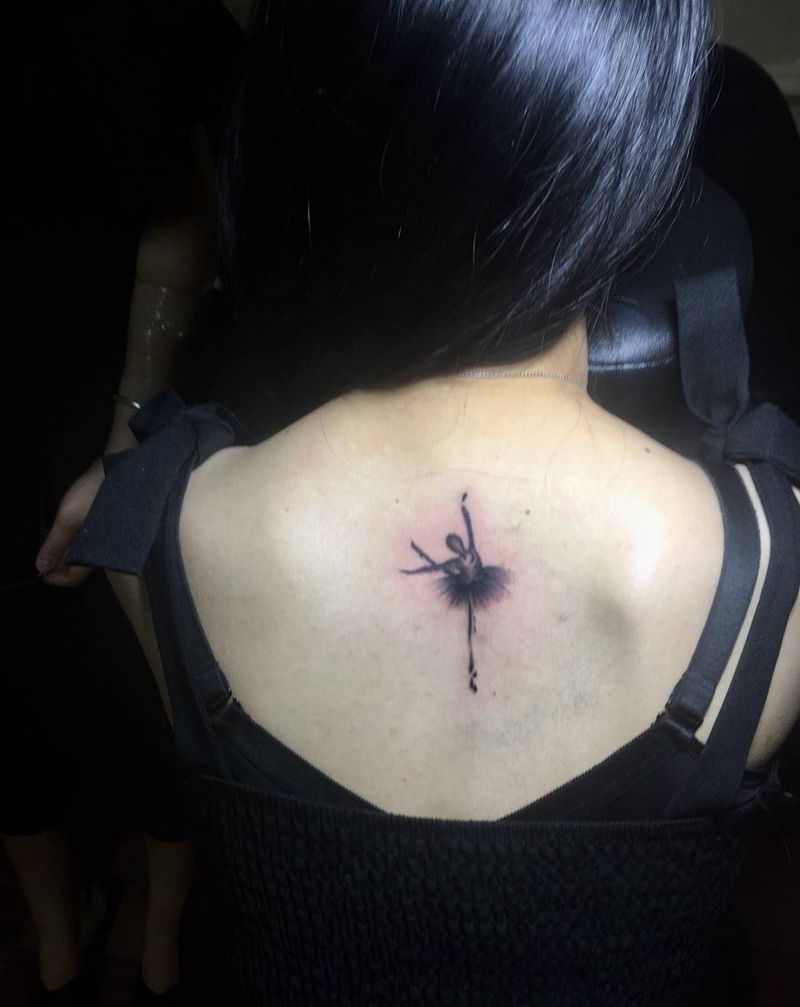 芭蕾舞者纹身图片_成品手稿插画背部写实清新人物纹身图案