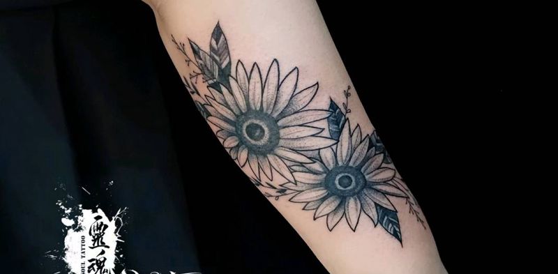 素花纹身图片_手部点刺纹身图案