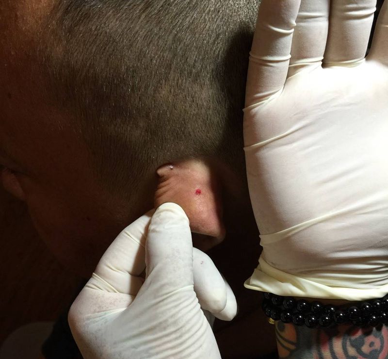 耳后红痣纹身纹身图片_成品颈部习俗鬼神宗教原创纹身图案