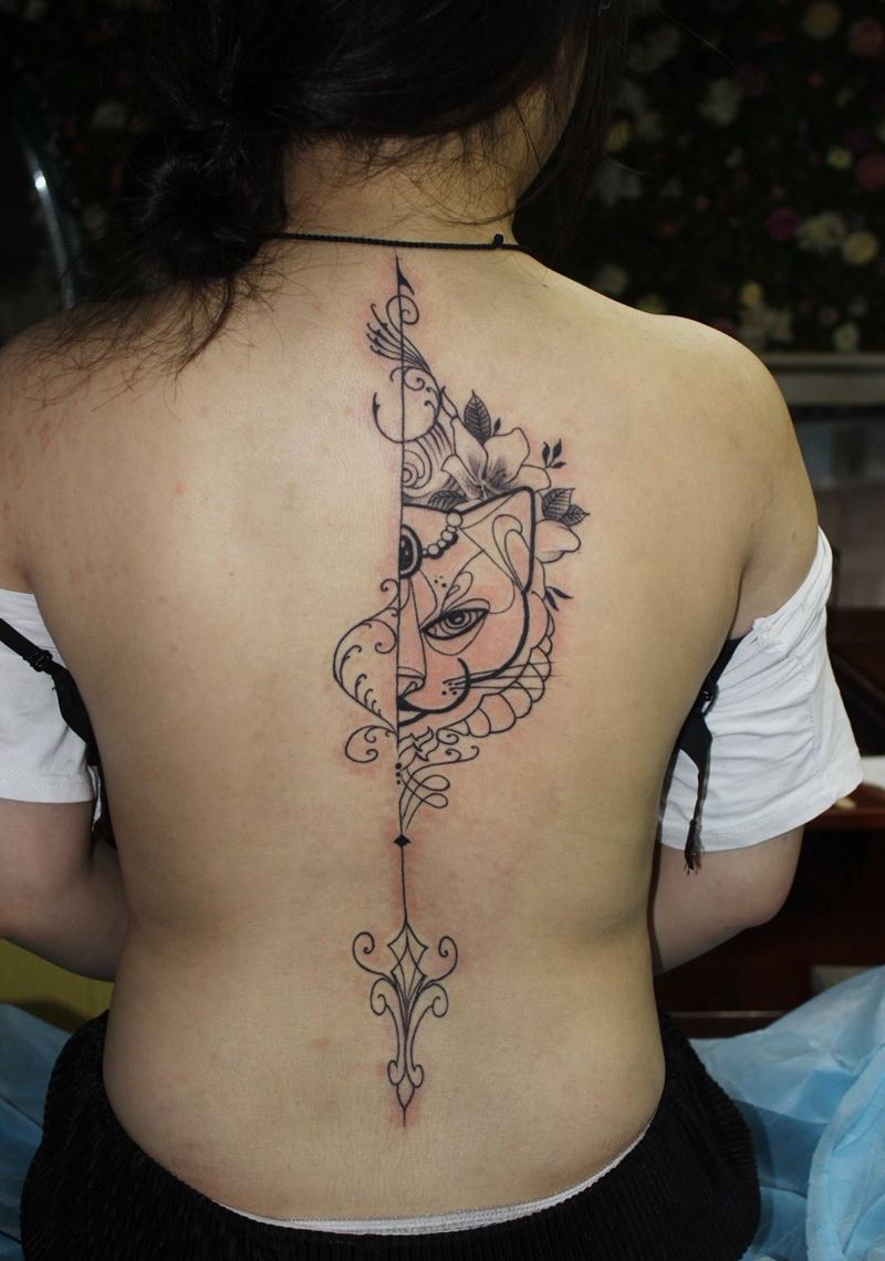 猫 花藤 脊柱纹身图片_背部图腾点刺纹身图案