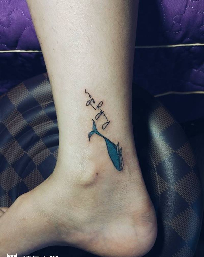 小鲸鱼纹身图片_脚部清新纹身图案