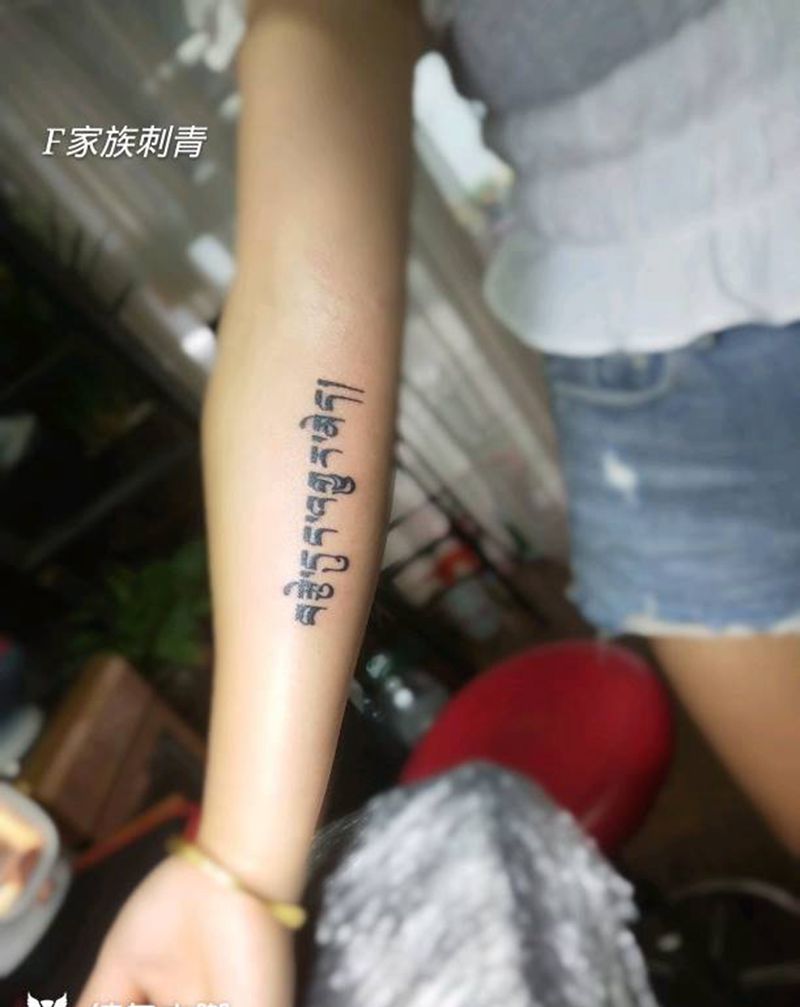 梵文纹身图片_手部纹身图案