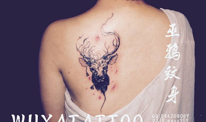 鹿花英文羽毛纹身图片_成品胸部背部肩部清新国画欧美字符动物植物纹身图案
