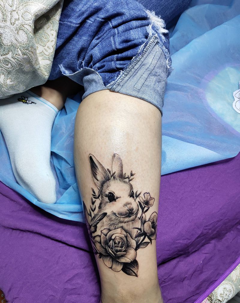 小兔子纹身图片_脚部兔子纹身图案