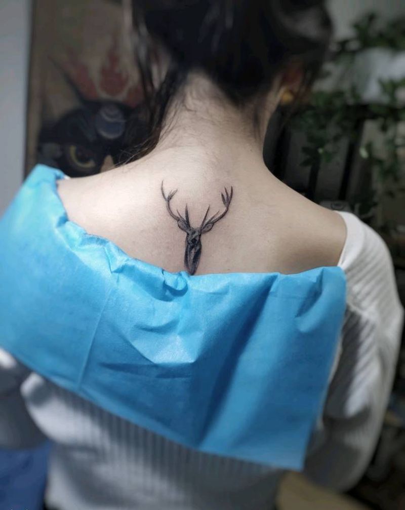 小鹿纹身图片_背部小清新纹身图案