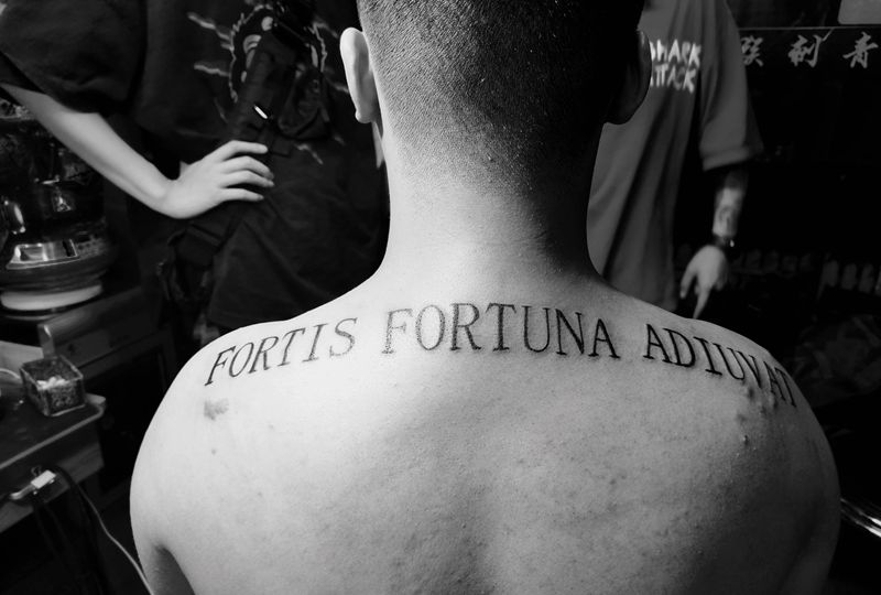 英文肩臂纹身图片_肩部纹身图案