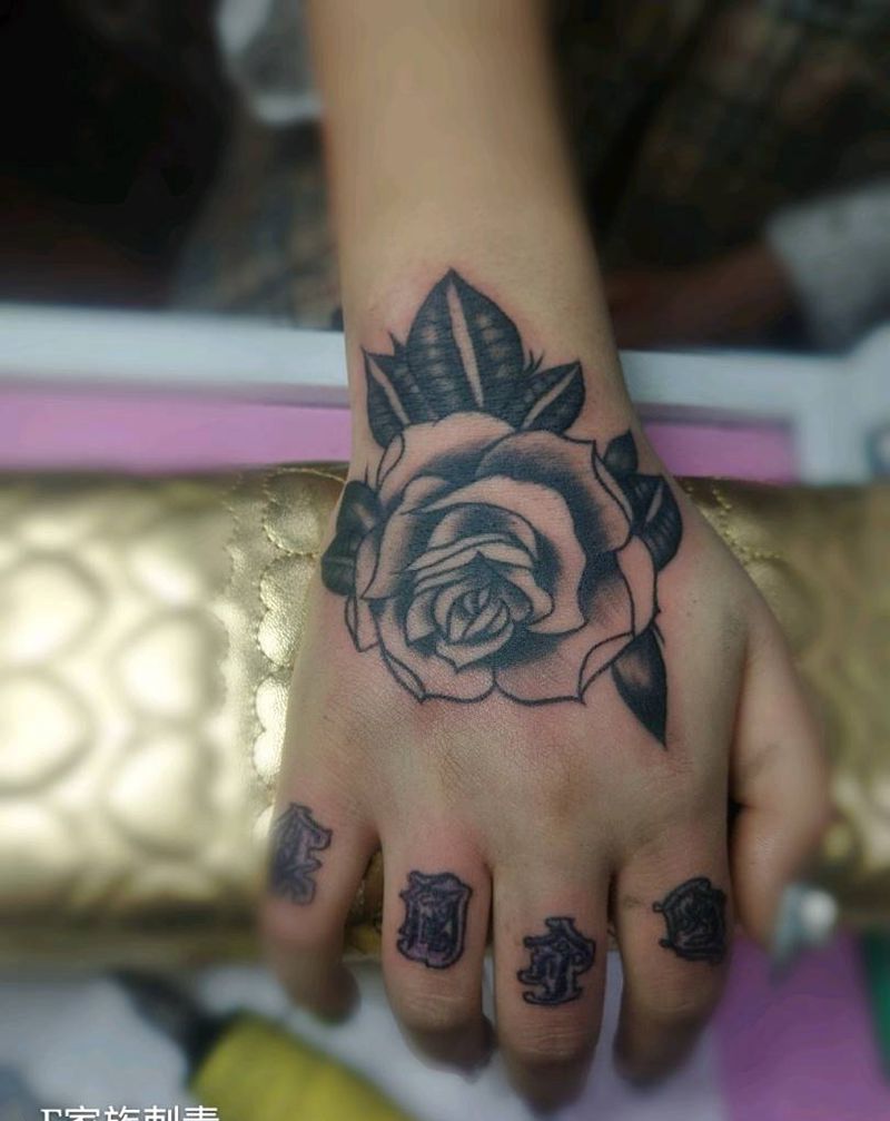 手背花纹身图片