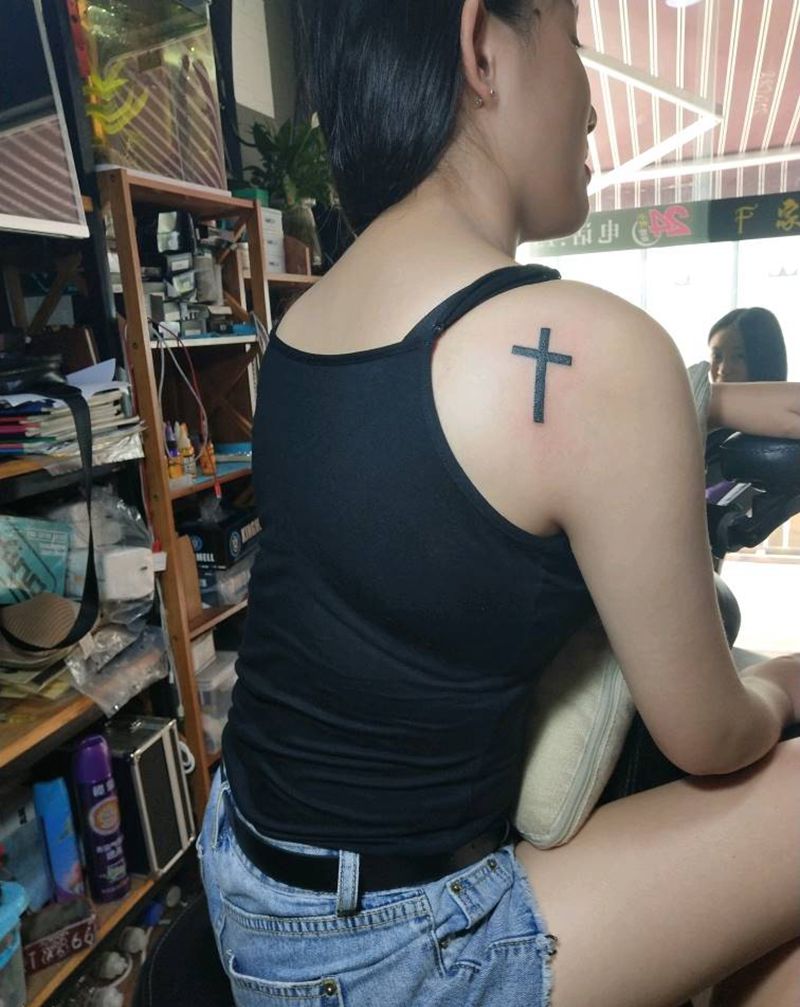十字架纹身图片