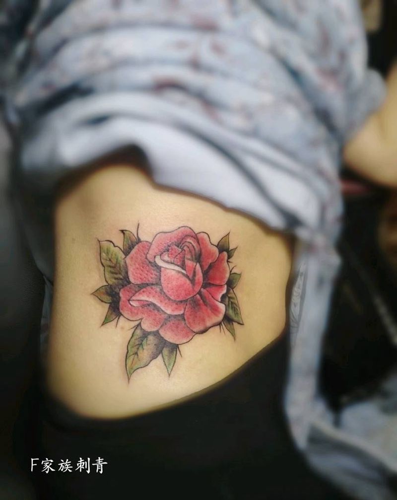 玫瑰花纹身图片_腰部纹身图案