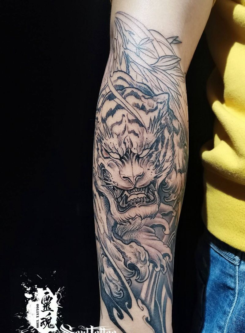 脑斧纹身图片_手臂新传统点刺纹身图案