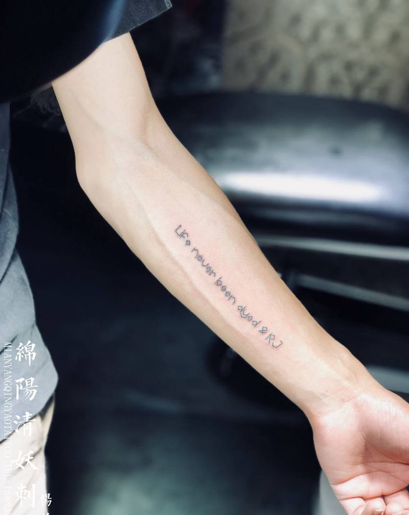 小臂内侧字母纹身   杨作品纹身图片