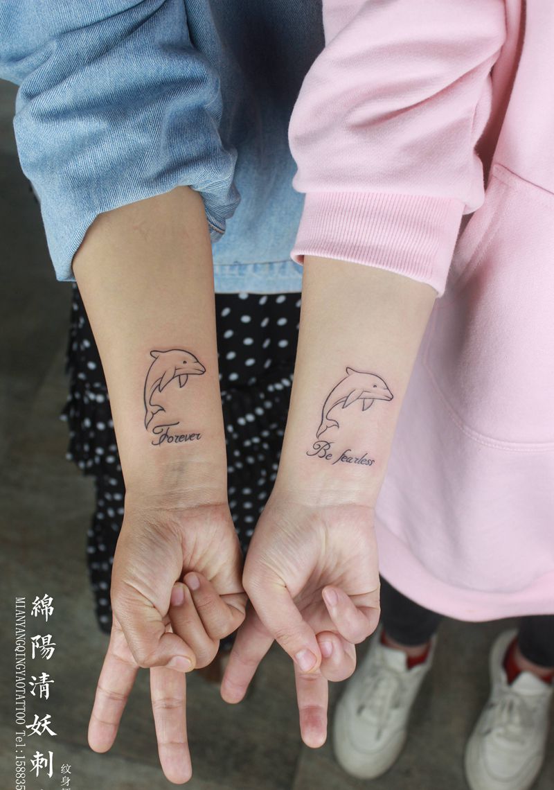小臂内侧海豚纹身一对 高作品纹身图片_手臂纹身图案