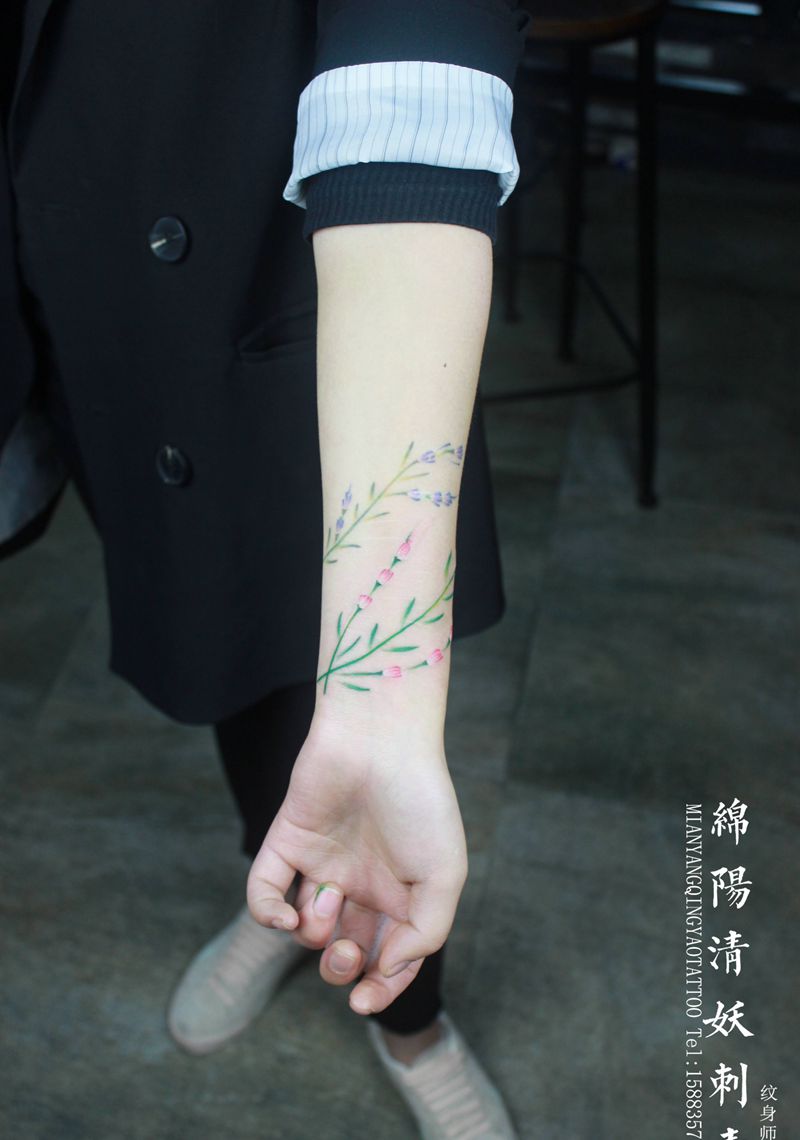 这样的花环纹身你喜欢么 高作品纹身图片_手臂纹身图案