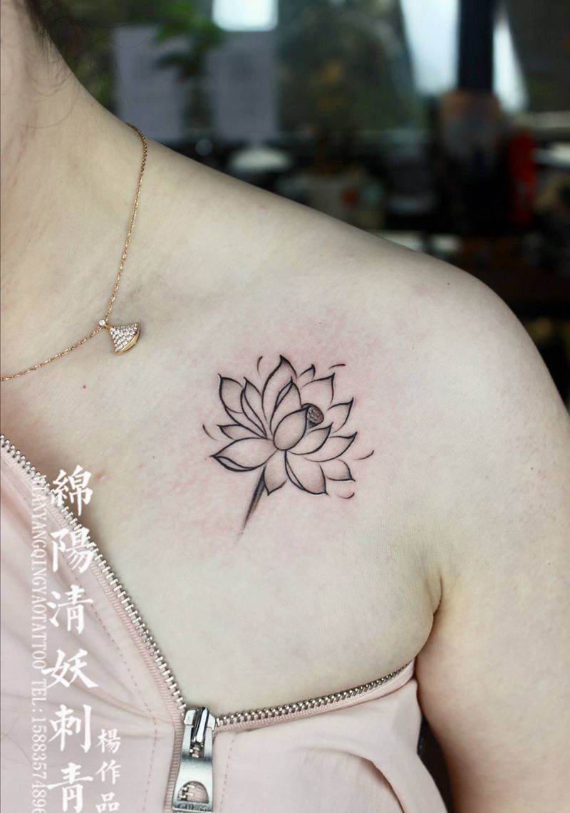 胸口荷花纹身 店长-杨作品纹身图片_胸部纹身图案