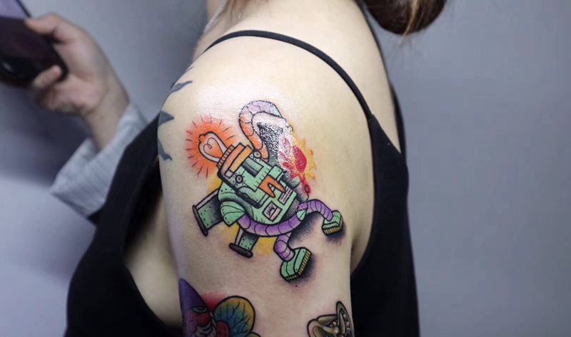 造❤️机器人纹身图片_手臂New School纹身图案