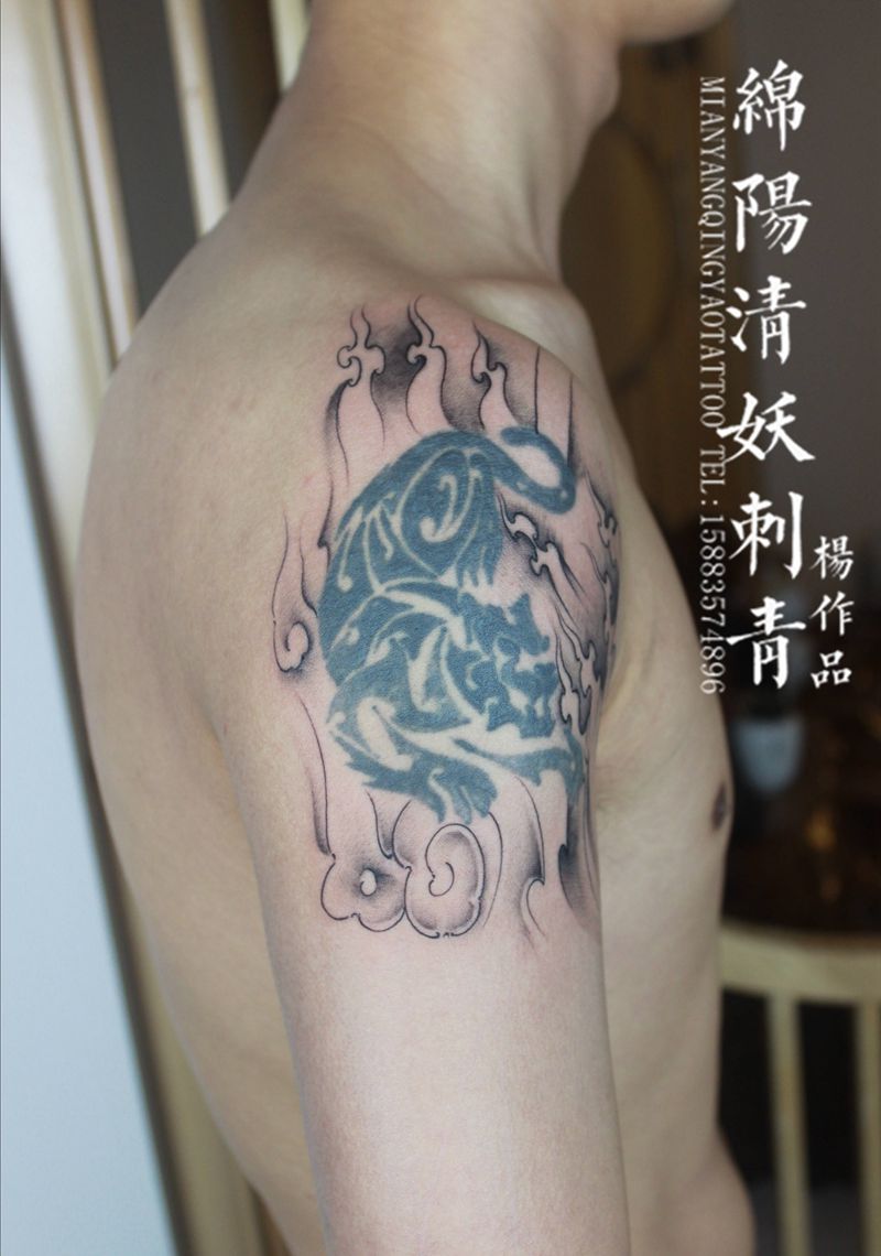 虎家修饰纹身图片_臀部背部纹身图案