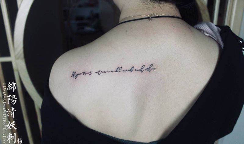 字母纹身图片_肩部纹身图案