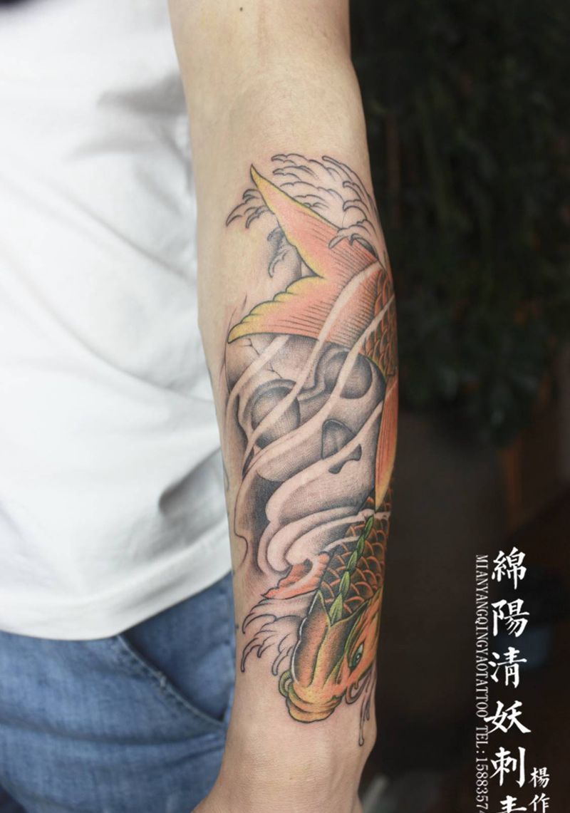 鲤鱼纹身纹身图片_胸部肩部纹身图案