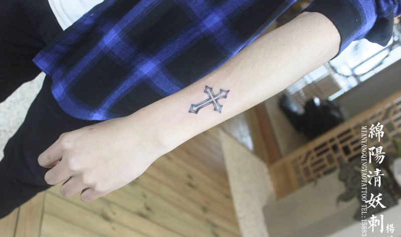 今日小图纹身图片_手臂肩部纹身图案