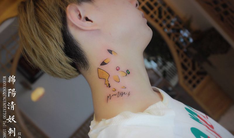 比卡丘纹身图片_臀部背部纹身图案