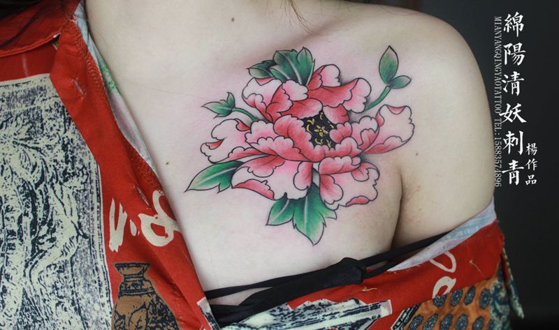 牡丹纹身图片_肩部胸部纹身图案