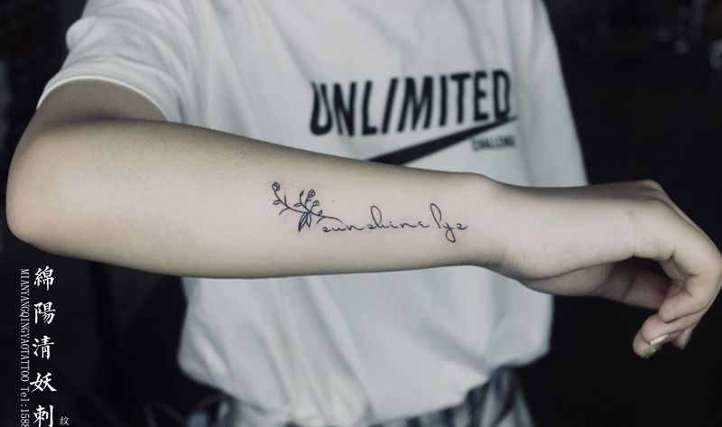 小清新纹身图片_背部臀部纹身图案