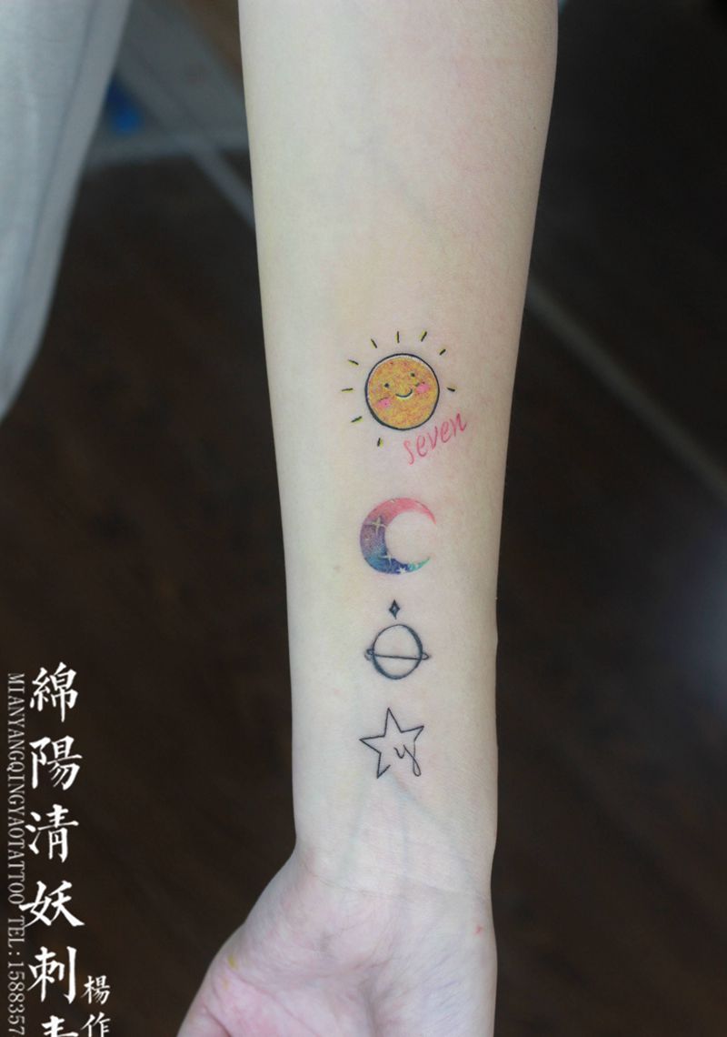 小清新纹身图片_臀部背部纹身图案